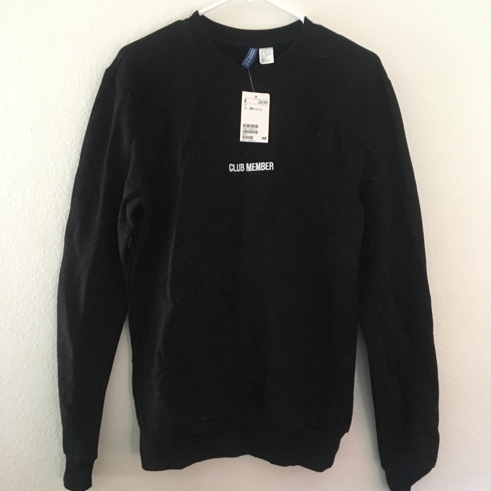 BLACK SWEATHSHIRT